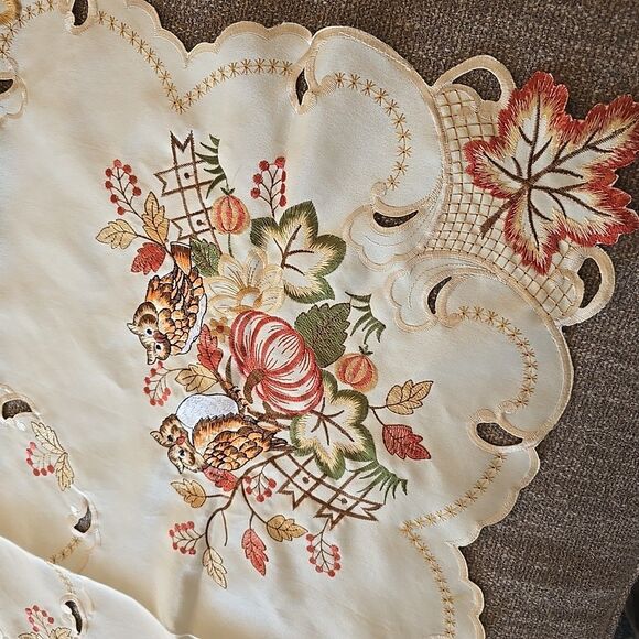 Set Of 6 Holiday Tablecloths Square Embroidered Approx 34" Squares - Picture 11 of 13